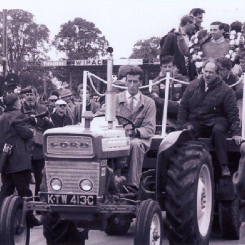 Tour d'honneur du GP Grande Bretagne à Brands Hatch en tracteur Tour d'honneur du GP Grande Bretagne à Brands Hatch en tracteur